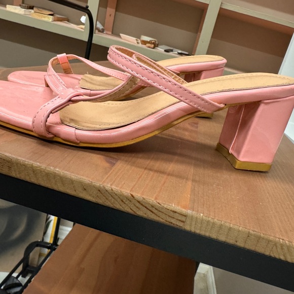 Cute small heal pink strappy sandal - Picture 2 of 3